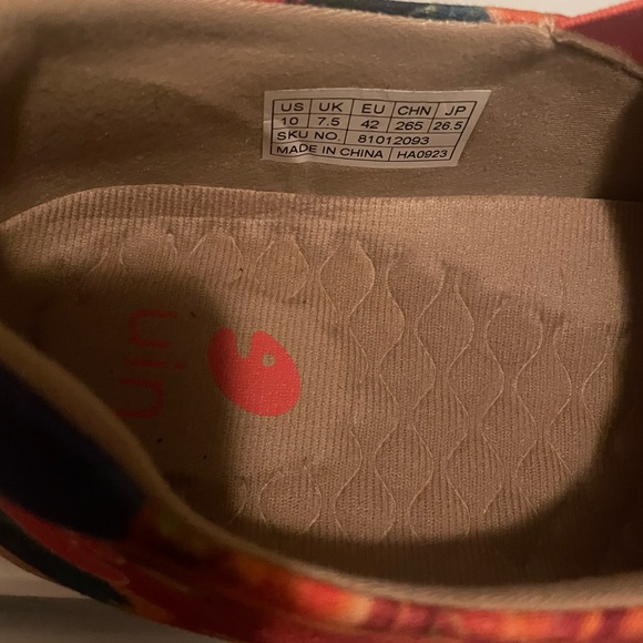 Uin Women's Slip-On Shoes - Picture 7 of 8